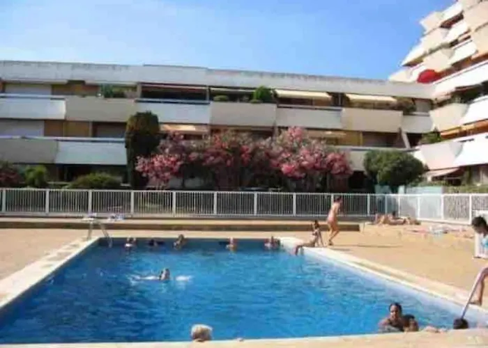 T2 Moderne ,Design, Neuf, Climatise Avec Piscine