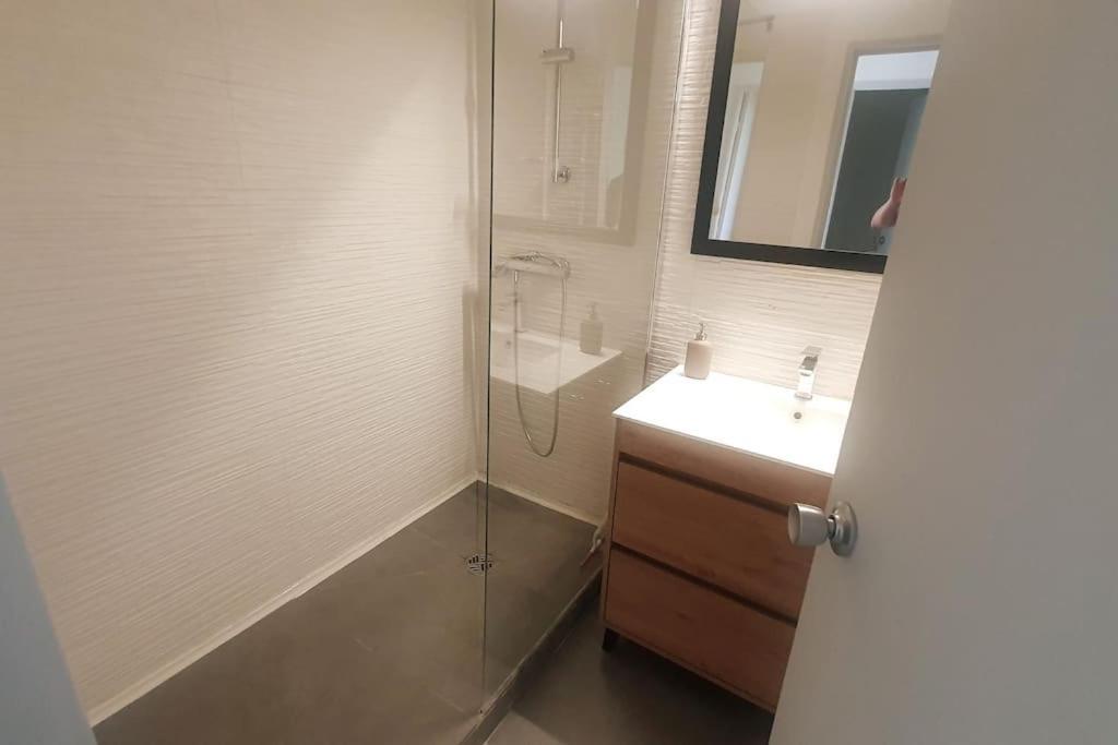 Apartment T2 Moderne ,design, Neuf, Climatise Avec Piscine *