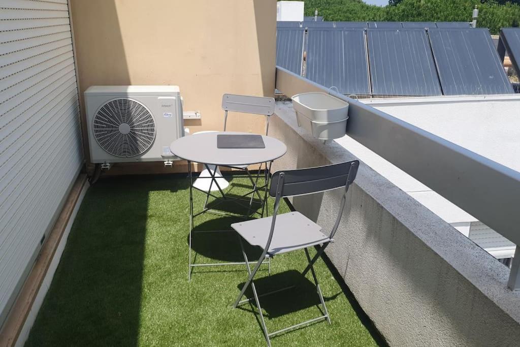 T2 Moderne ,design, Neuf, Climatise Avec Piscine